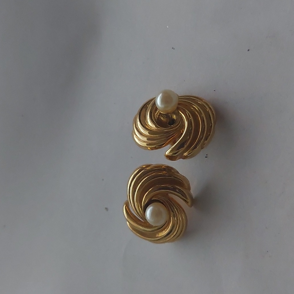 Earrings - Picture 1 of 2